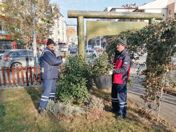 Başkan Mustafa Işık : “Hemşehrilerimiz Parklarımızdaki Renk Cümbüşünün Keyfini Yaşasın Diye Çalışıyoruz” fotoğraf 2