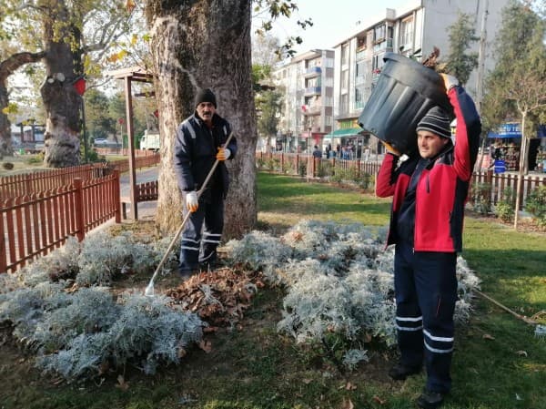 Başkan Mustafa Işık : “Hemşehrilerimiz Parklarımızdaki Renk Cümbüşünün Keyfini Yaşasın Diye Çalışıyoruz” fotoğraf 3