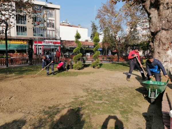 Başkan Mustafa Işık : “Hemşehrilerimiz Parklarımızdaki Renk Cümbüşünün Keyfini Yaşasın Diye Çalışıyoruz” fotoğraf 4