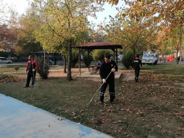 Başkan Mustafa Işık : “Hemşehrilerimiz Parklarımızdaki Renk Cümbüşünün Keyfini Yaşasın Diye Çalışıyoruz” fotoğraf 7