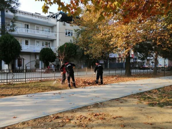 Başkan Mustafa Işık : “Hemşehrilerimiz Parklarımızdaki Renk Cümbüşünün Keyfini Yaşasın Diye Çalışıyoruz” fotoğraf 8