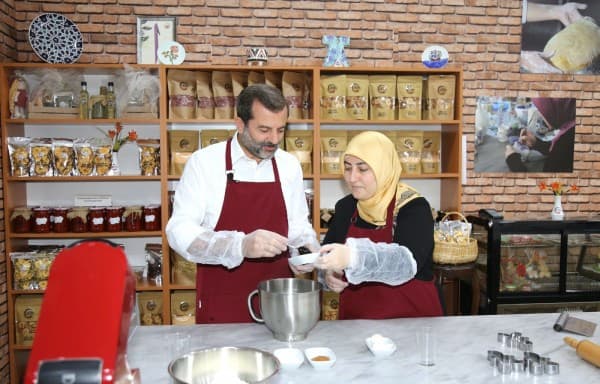 Başkan Ve Eşi Engelliler İçin Mutfağa Girdi, Kurabiye Yaptı fotoğraf 1