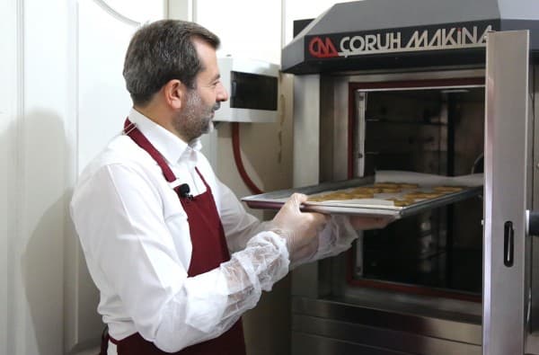 Başkan Ve Eşi Engelliler İçin Mutfağa Girdi, Kurabiye Yaptı fotoğraf 2