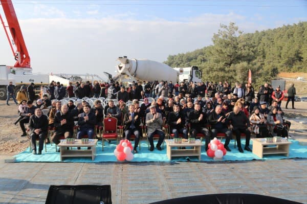 Gürsu’da, Doğanın Kucak Açtığı Tepede Sokak Hayvanlarına Yuva fotoğraf 1