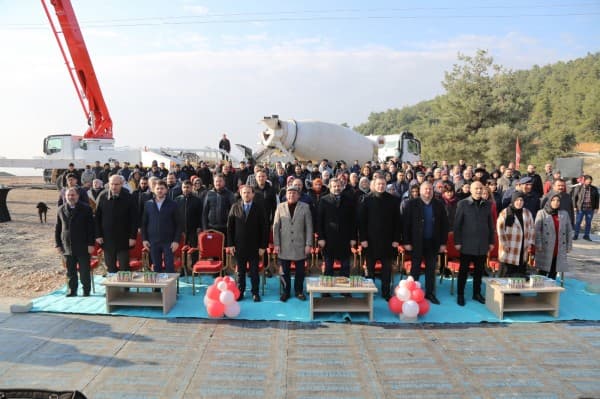 Gürsu’da, Doğanın Kucak Açtığı Tepede Sokak Hayvanlarına Yuva fotoğraf 13