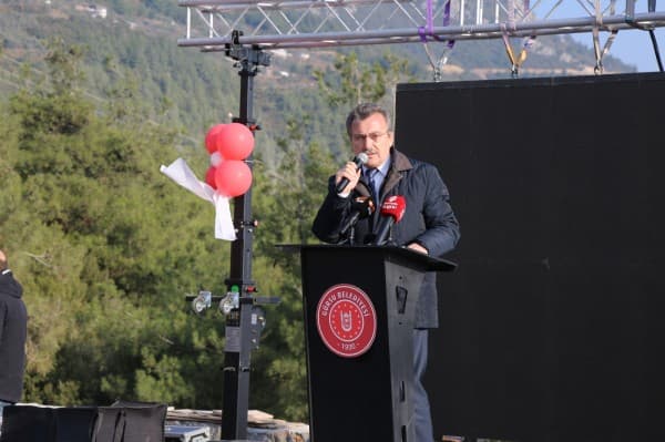 Gürsu’da, Doğanın Kucak Açtığı Tepede Sokak Hayvanlarına Yuva fotoğraf 15