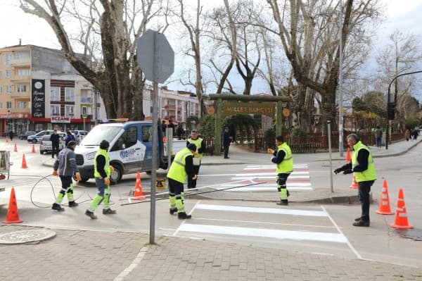Gürsu’da Yaya Güvenliği İçin Yol İşaretleri Yenileniyor fotoğraf 1