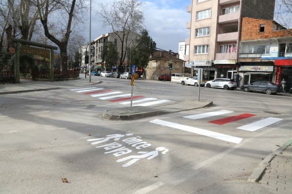 Gürsu’da Yaya Güvenliği İçin Yol İşaretleri Yenileniyor fotoğraf 6