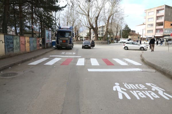 Gürsu’da Yaya Güvenliği İçin Yol İşaretleri Yenileniyor fotoğraf 7