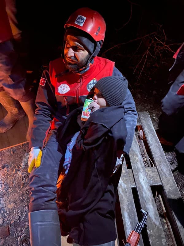 2 Yaşındaki Mikail Bebek’i Gürak Kurtardı fotoğraf 3
