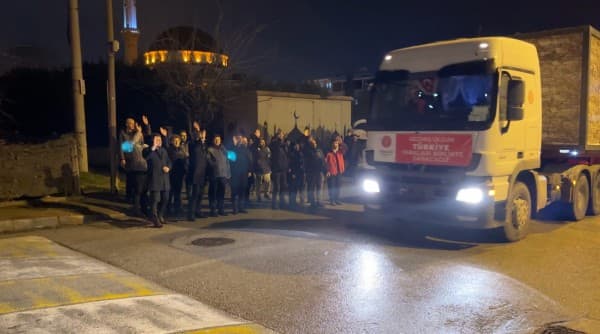 Yaşam Tırı Gürsu’dan Afet Bölgesine Yola Çıktı fotoğraf 3