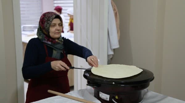 Gürsulu Kadınlar Çölyak Hastası Depremzedeler İçin Erişte Üretiyor fotoğraf 2