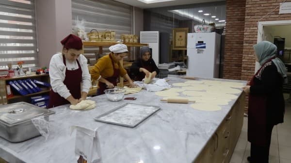Gürsulu Kadınlar Çölyak Hastası Depremzedeler İçin Erişte Üretiyor fotoğraf 3