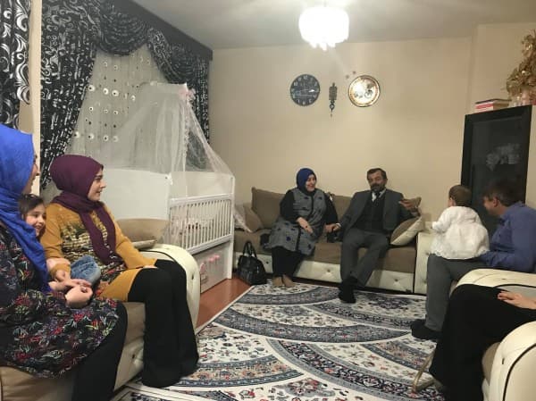 BAŞKAN IŞIK, GÜRSULULAR’IN EVLERİNE MİSAFİR OLUYOR fotoğraf 9