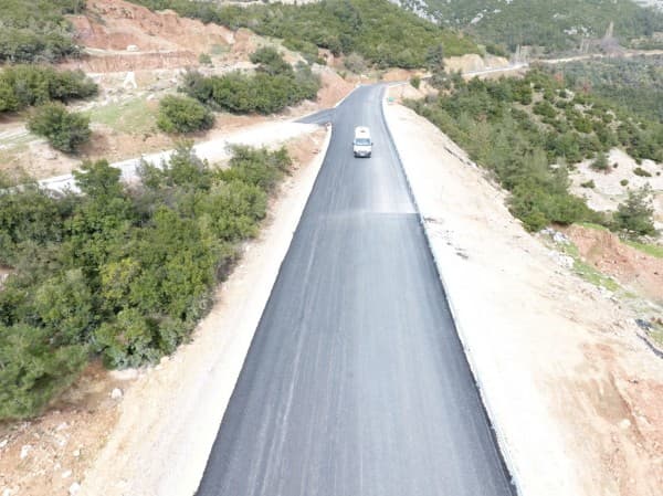 GÜRSU TOKİ YOLUNUN ASFALTI TAMAMLANIYOR fotoğraf 1