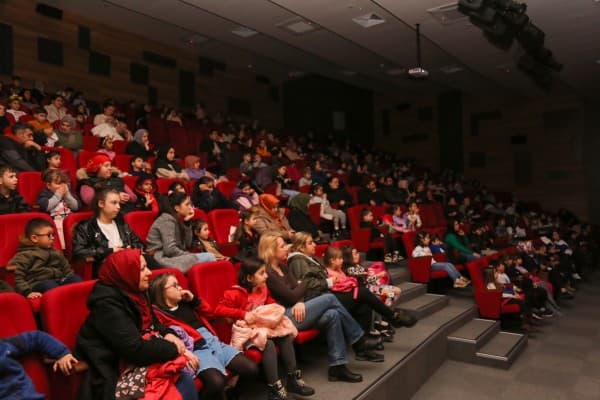 Gürsu’da Ücretsiz Sinema ve Tiyatro Keyfi fotoğraf 5
