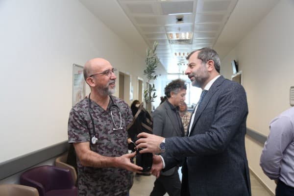 Başkan Işık, Sağlık Personellerine Fidan Hediye Etti fotoğraf 3