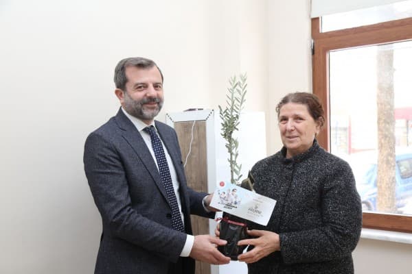 Başkan Işık, Sağlık Personellerine Fidan Hediye Etti fotoğraf 4
