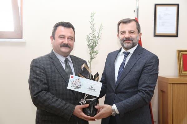 Başkan Işık, Sağlık Personellerine Fidan Hediye Etti fotoğraf 5