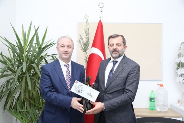 Başkan Işık, Sağlık Personellerine Fidan Hediye Etti fotoğraf 7