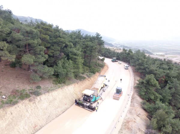 GÜRSU TOKİ YOLUNUN ASFALTI TAMAMLANIYOR fotoğraf 8