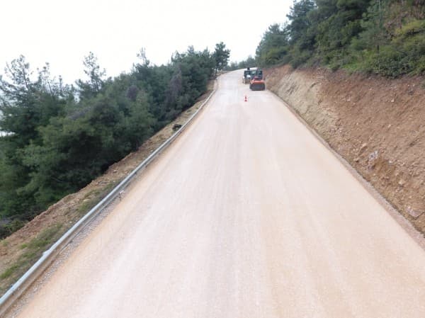 GÜRSU TOKİ YOLUNUN ASFALTI TAMAMLANIYOR fotoğraf 11