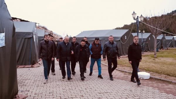 Başkan Işık Yeniden Afet Bölgesi’nde fotoğraf 1