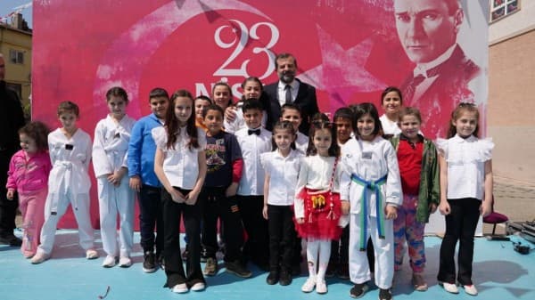 Başkan Mustafa Işık : “Umudumuzun Işıkları Çocuklarımızın Gözlerindeki Bayram Işıltısı Hiç Sönmesin” fotoğraf 1