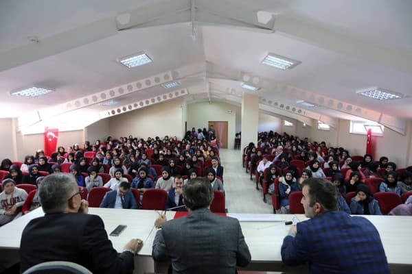 BAŞKAN IŞIK, GENÇLERİ AYDINLATTI fotoğraf 4