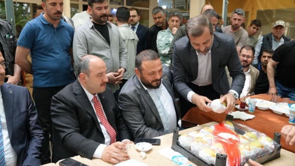 Bakan Varank’a Gürsu Armudu Sürprizi fotoğraf 1