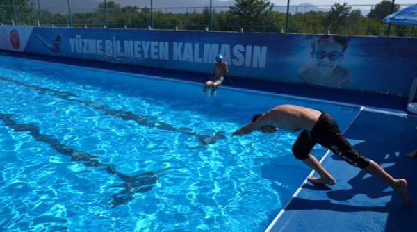 GÜRSU’DA YÜZME BİLMEYEN ÇOCUK KALMADI fotoğraf 2
