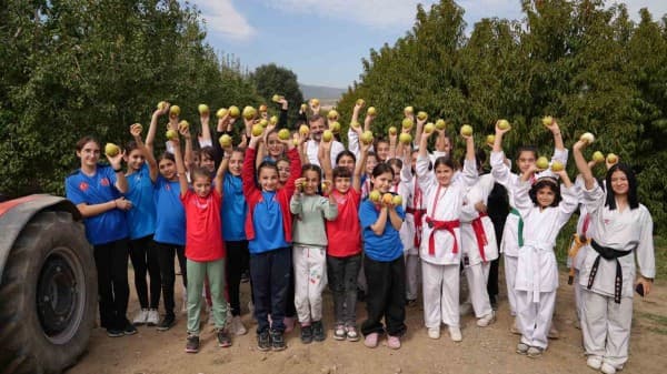 “Bizim Elimiz Sadece Armut Toplamaya Kalkar” fotoğraf 1