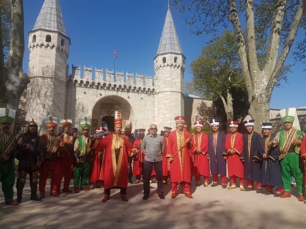 GÜRSU AYYILDIZ MEHTERAN TAKIMI, TOPKAPI SARAYI’NDA KALPLERİ FETHETTİ fotoğraf 2