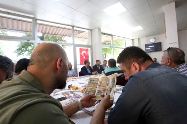 BAŞKAN IŞIK, SABAHIN BEREKETİNİ ESNAFLARLA PAYLAŞIYOR fotoğraf 3