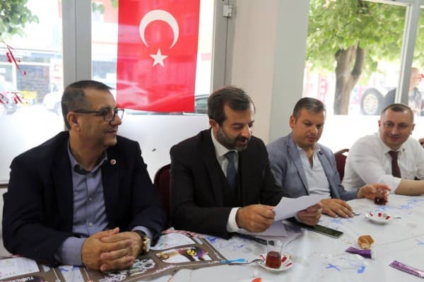 BAŞKAN IŞIK, SABAHIN BEREKETİNİ ESNAFLARLA PAYLAŞIYOR fotoğraf 9