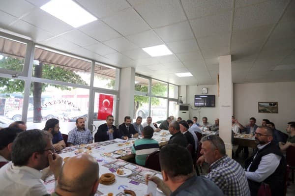 BAŞKAN IŞIK, SABAHIN BEREKETİNİ ESNAFLARLA PAYLAŞIYOR fotoğraf 11