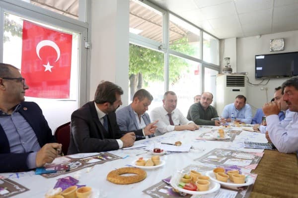 BAŞKAN IŞIK, SABAHIN BEREKETİNİ ESNAFLARLA PAYLAŞIYOR fotoğraf 14