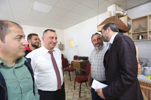 BAŞKAN IŞIK, SABAHIN BEREKETİNİ ESNAFLARLA PAYLAŞIYOR fotoğraf 15