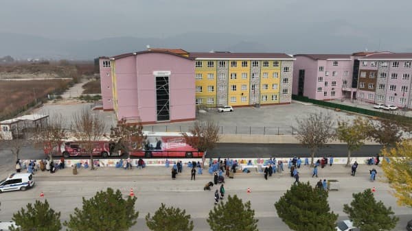 Metrelerce Duvarı Minikler Boyadı fotoğraf 1