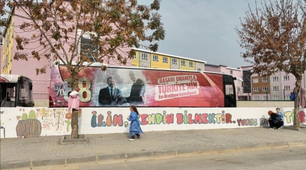 Metrelerce Duvarı Minikler Boyadı fotoğraf 2