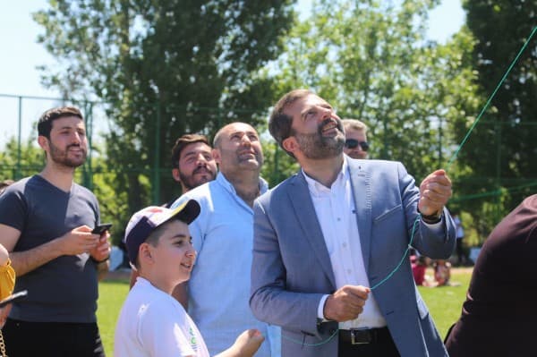 GÜRSULU ÇOCUKLARIN UÇURTMA COŞKUSU fotoğraf 3