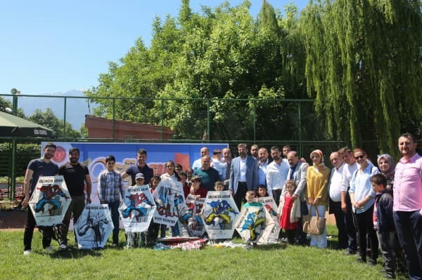 GÜRSULU ÇOCUKLARIN UÇURTMA COŞKUSU fotoğraf 9