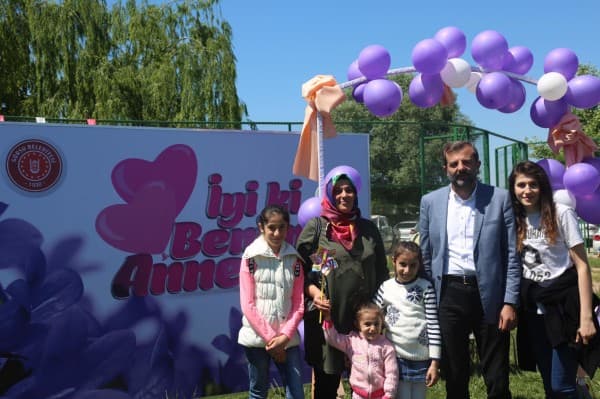 GÜRSU’DA ANNELER GÜNÜ “İYİ Kİ BENİM ANNEMSİN” STANDLARIYLA KUTLANDI fotoğraf 3
