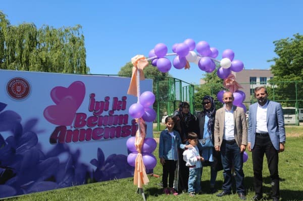 GÜRSU’DA ANNELER GÜNÜ “İYİ Kİ BENİM ANNEMSİN” STANDLARIYLA KUTLANDI fotoğraf 5