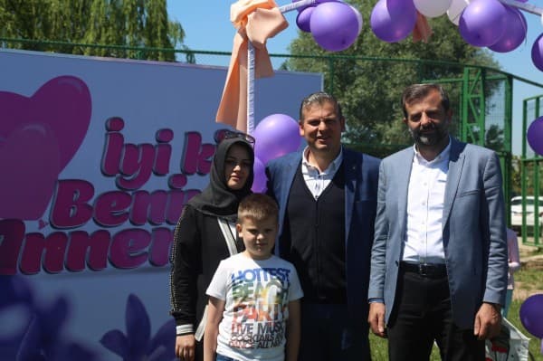 GÜRSU’DA ANNELER GÜNÜ “İYİ Kİ BENİM ANNEMSİN” STANDLARIYLA KUTLANDI fotoğraf 7