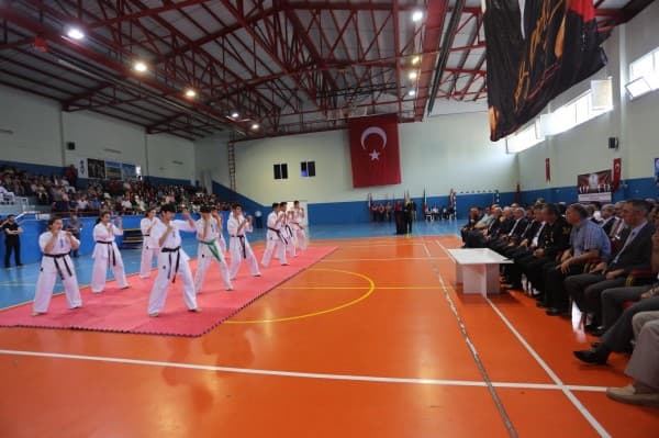 BAŞKAN IŞIK  “19 MAYIS GENÇLERİMİZE OLAN İNANCIMIZIN BAYRAMIDIR” fotoğraf 4