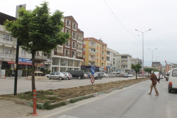 GÜRSU’NUN VİTRİNİNE YAZ IŞILTISI fotoğraf 2