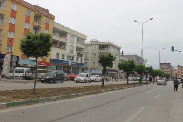 GÜRSU’NUN VİTRİNİNE YAZ IŞILTISI fotoğraf 3