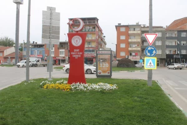 GÜRSU’NUN VİTRİNİNE YAZ IŞILTISI fotoğraf 10