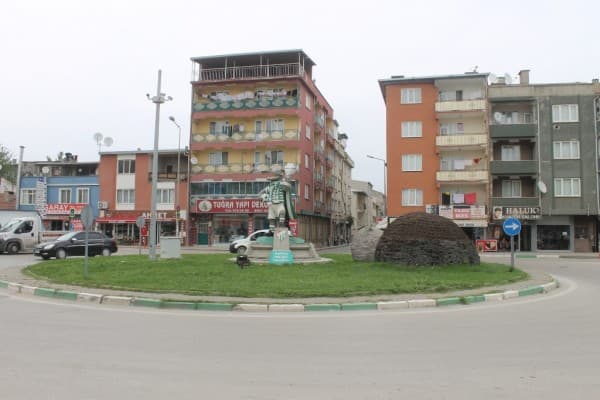 GÜRSU’NUN VİTRİNİNE YAZ IŞILTISI fotoğraf 12